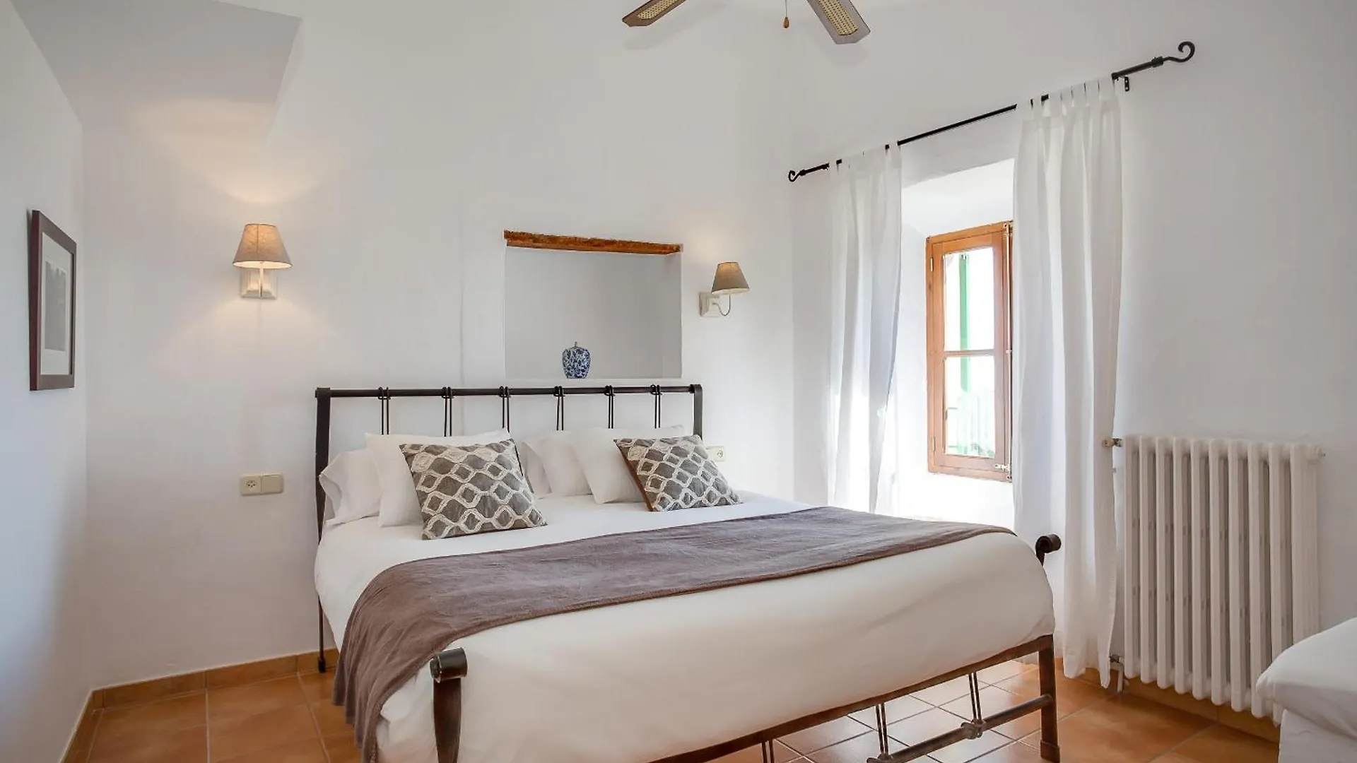 Finca Es Castell 4*, Binibona