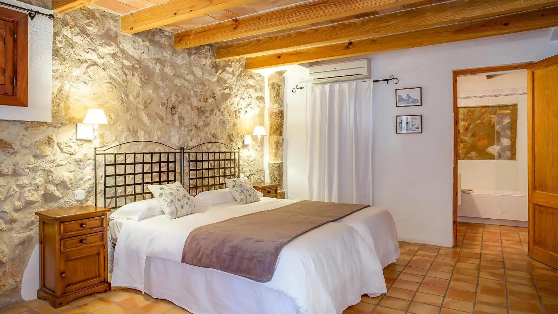 Finca Es Castell 4*, Binibona Spain